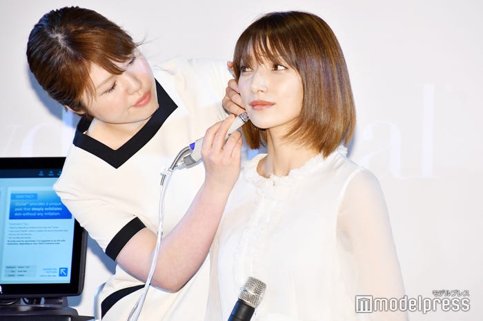 (右)後藤真希(C)モデルプレス