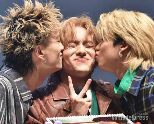 山下幸輝、もーりーしゅーとがサプライズ登場 キスのプレゼントもらう<「ホミパリ」WEB独占取材>