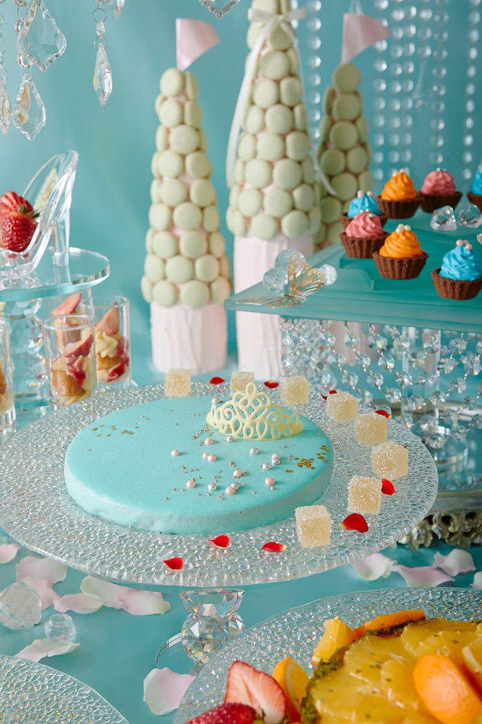 ガラスの国のスイーツブッフェ／画像提供：京王プラザホテル