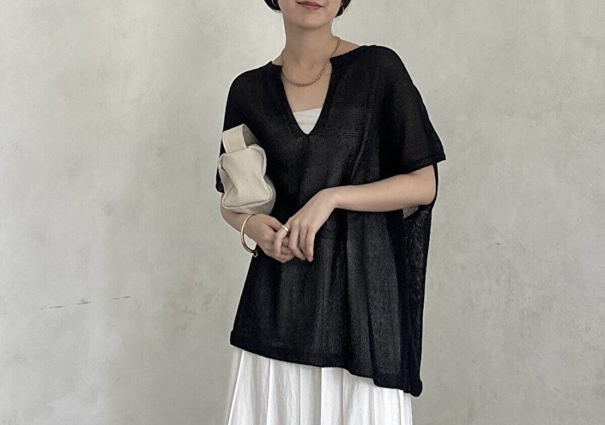 夏のおしゃれは「黒シアートップス」で差をつけて！涼やかな大人の上品コーデ5選