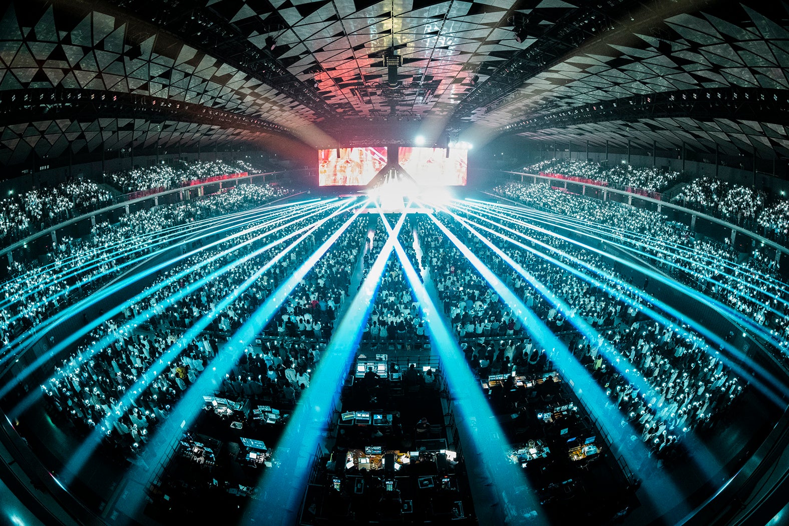 ITZY／撮影：田中聖太郎写真事務所
