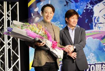 【ボート】住之江G1 藤岡佑介調教師が小牧太騎手からサプライズの演出にニッコリ