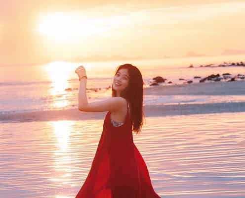 今田美桜、ドラマチックなカット公開 写真集裏表紙決定