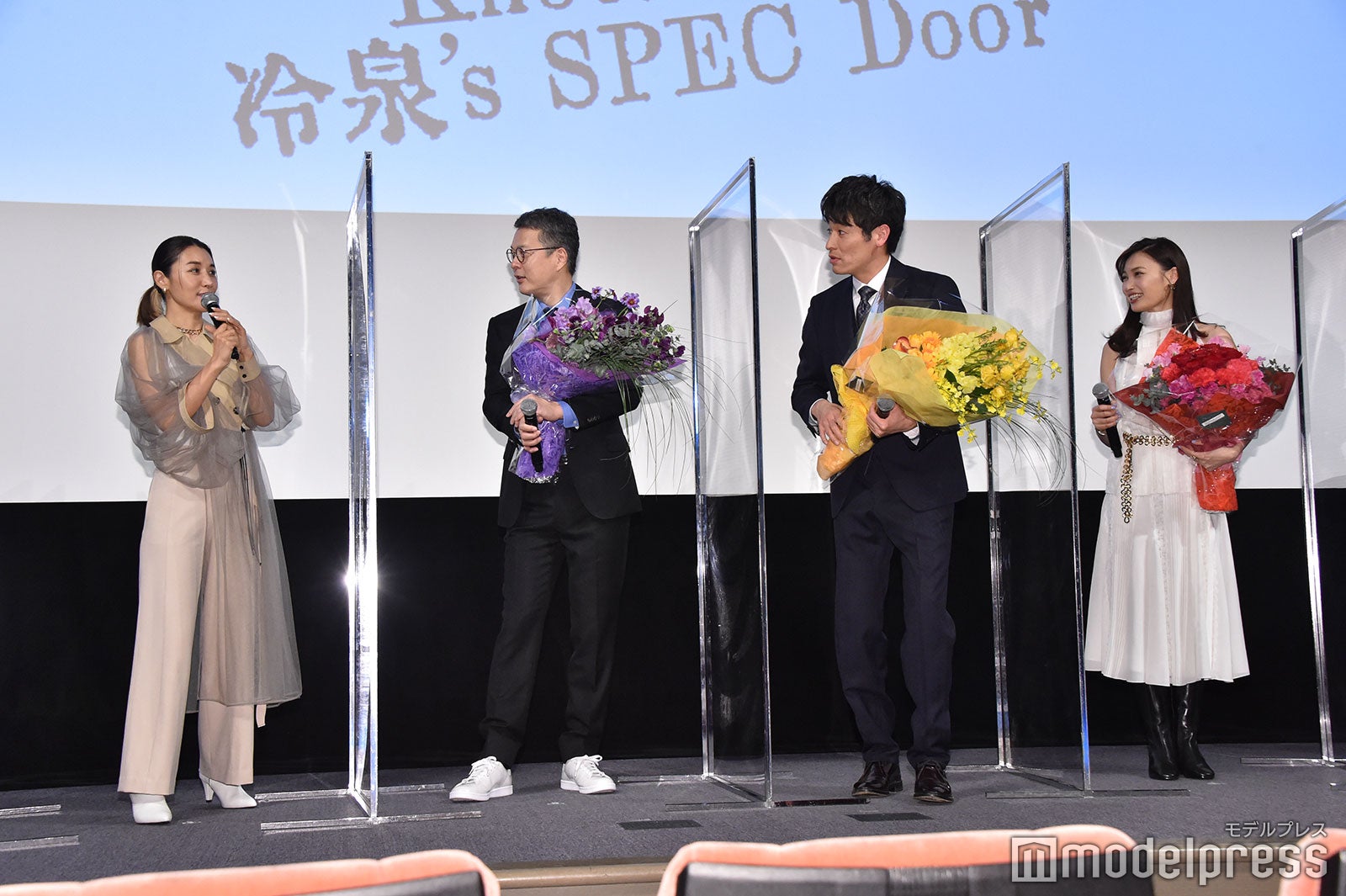 （左から）鈴木紗理奈、田中哲司、佐藤隆太、大政絢（C）モデルプレス