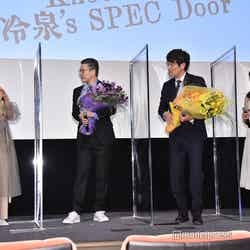 （左から）鈴木紗理奈、田中哲司、佐藤隆太、大政絢（C）モデルプレス