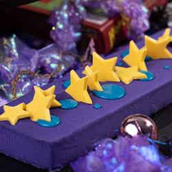 ブルーベリームースとフィグコンポートセサミプラリネ/画像提供:コンラッド大阪