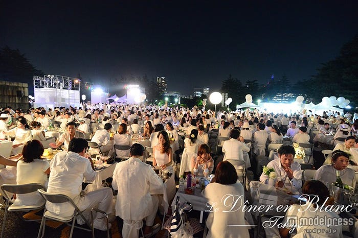「Dîner en BlancTokyo(ディネ・アン・ブラン・トウキョウ)」(C)Dîner en Blanc International