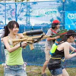 水鉄砲でカラーインクを撃ち合う/画像提供:ASOBIBA