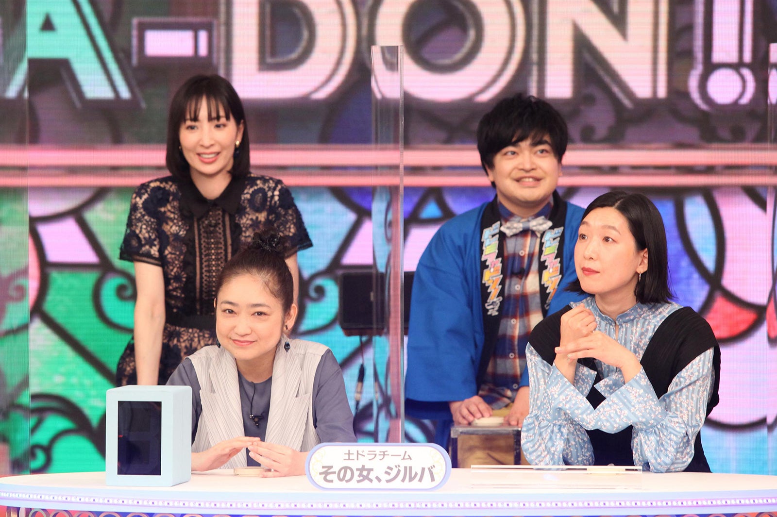 土ドラチーム（前列左から）池脇千鶴、江口のりこ（後列左から）真飛聖、加藤諒 （C）フジテレビ