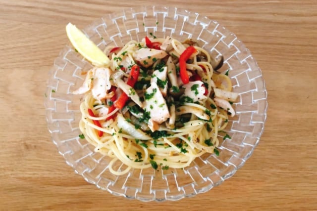 業務スーパースモークチキンスライスパスタ