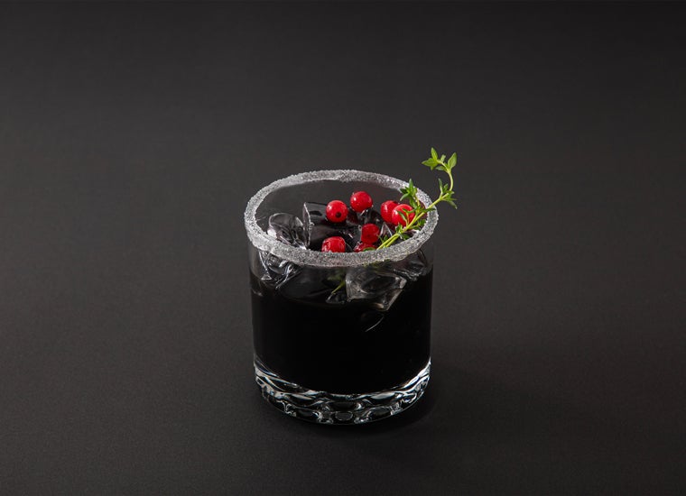 【YEONJUN】Black Cassis Tea　税込990円（C）BIGHIT MUSIC & HYBE. All Rights Reserved.