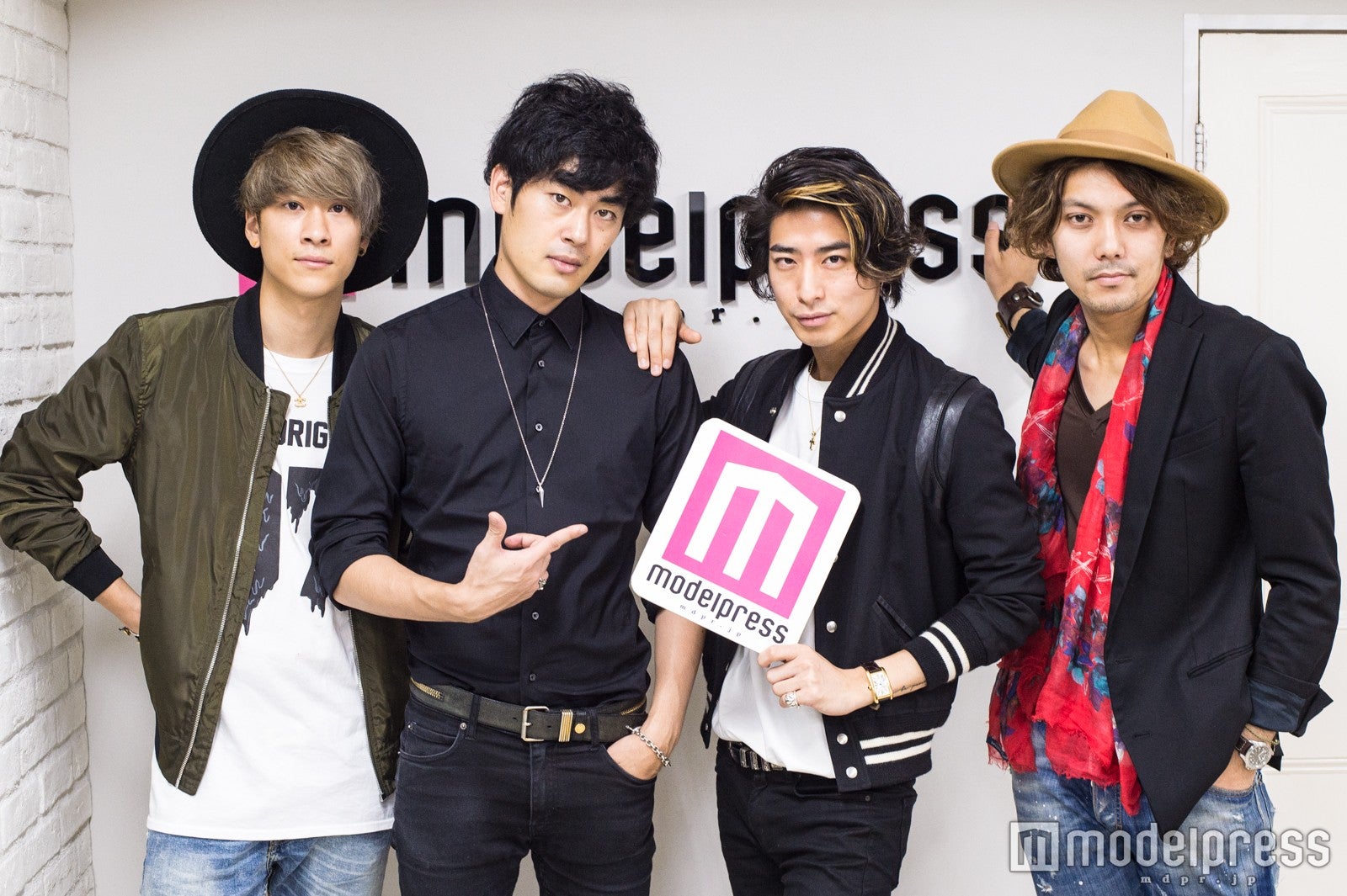 （左から）謙二、秋気、悠、兆志（C）モデルプレス