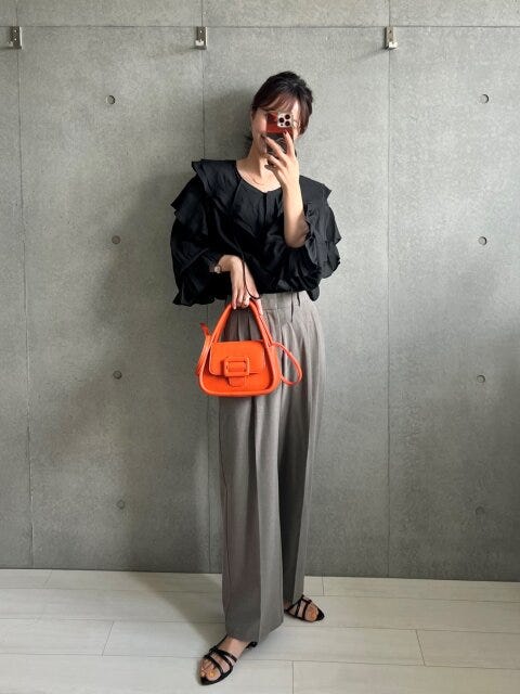 GU　タックワイドパンツ　ブラウス　コーデ