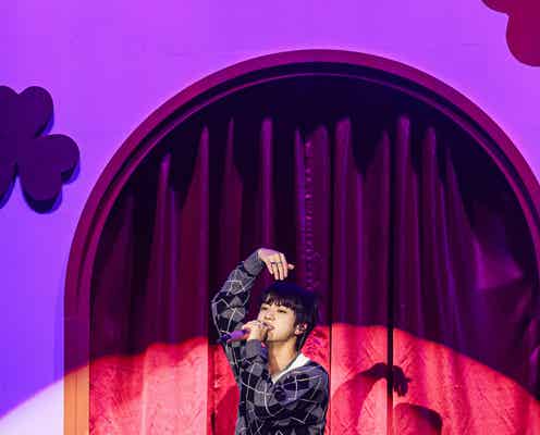 BTS・JIN、ソロショーケース開催で“幸せ”炸裂 Red Velvetウェンディ登場で暴露も「人見知りをされる先輩」【JIN ’Happy’ Special Stageレポ・セットリスト】