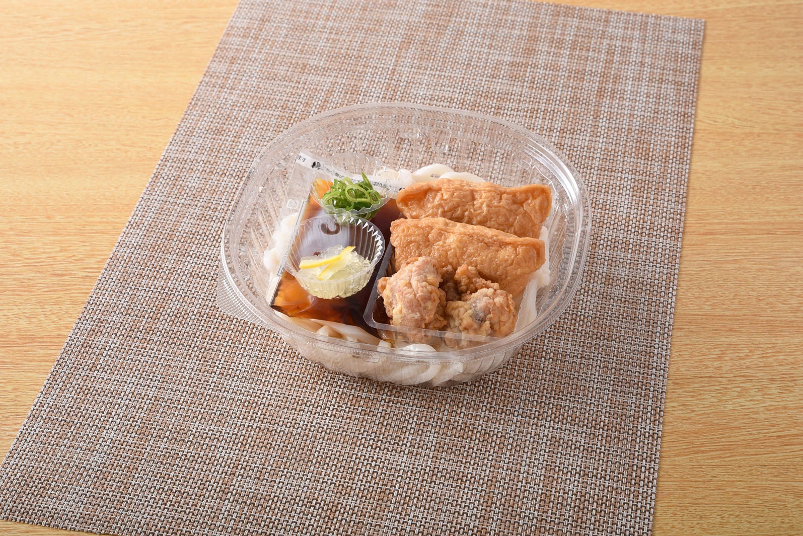 「高知県産ゆず ゆず香るいなり＆冷しぶっかけうどん」税込598円（提供画像）