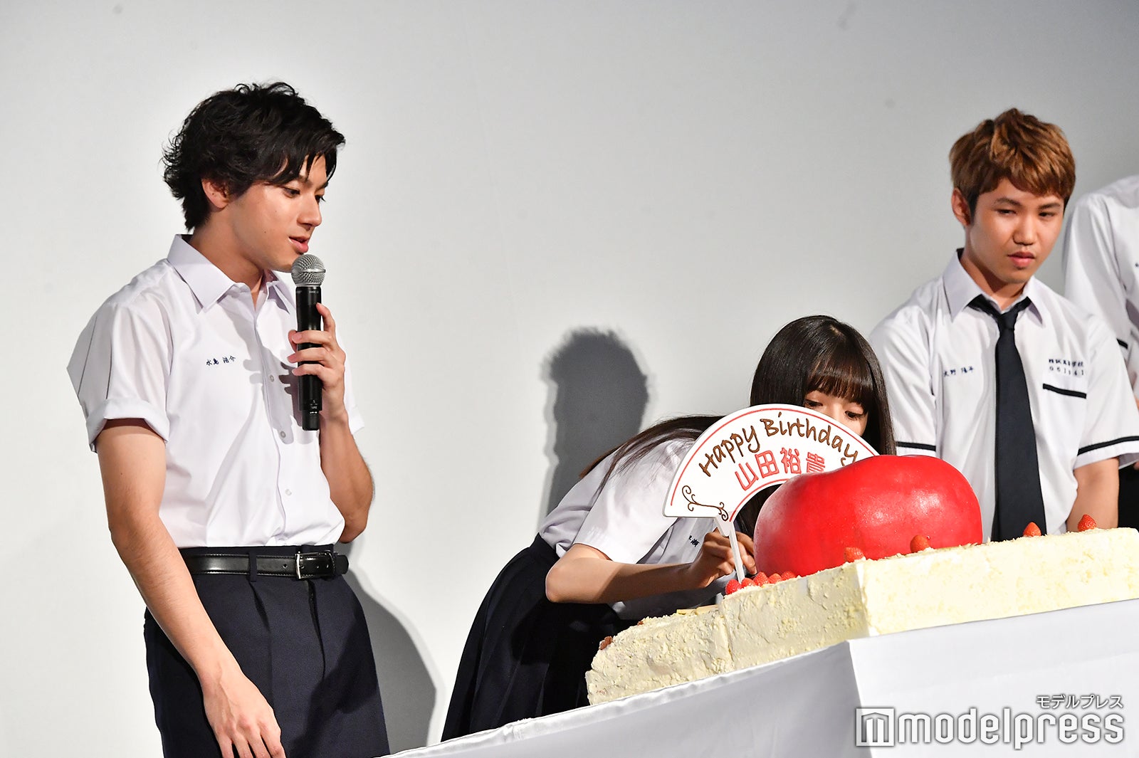 山田裕貴、齋藤飛鳥、佐久本宝（C）モデルプレス