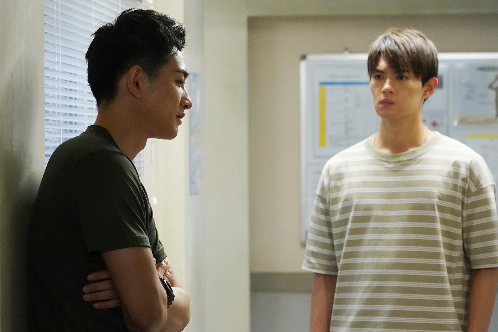 （左から）町田啓太、佐野勇斗／「テッパチ！」第6話より（C）フジテレビ