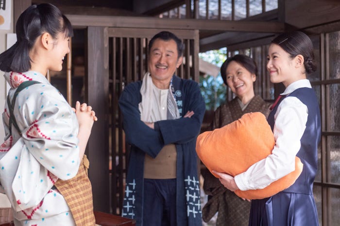 原菜乃華、吉田鋼太郎、浅田美代子、今田美桜「あんぱん」第30話(C)NHK