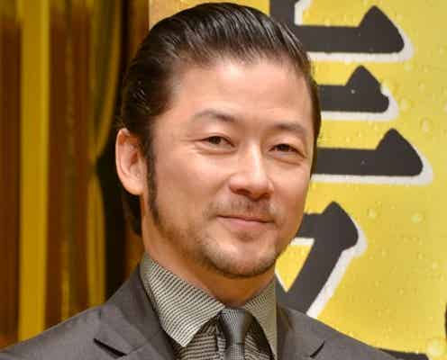 岡田准一、浅野忠信からの絶賛に照れ笑い