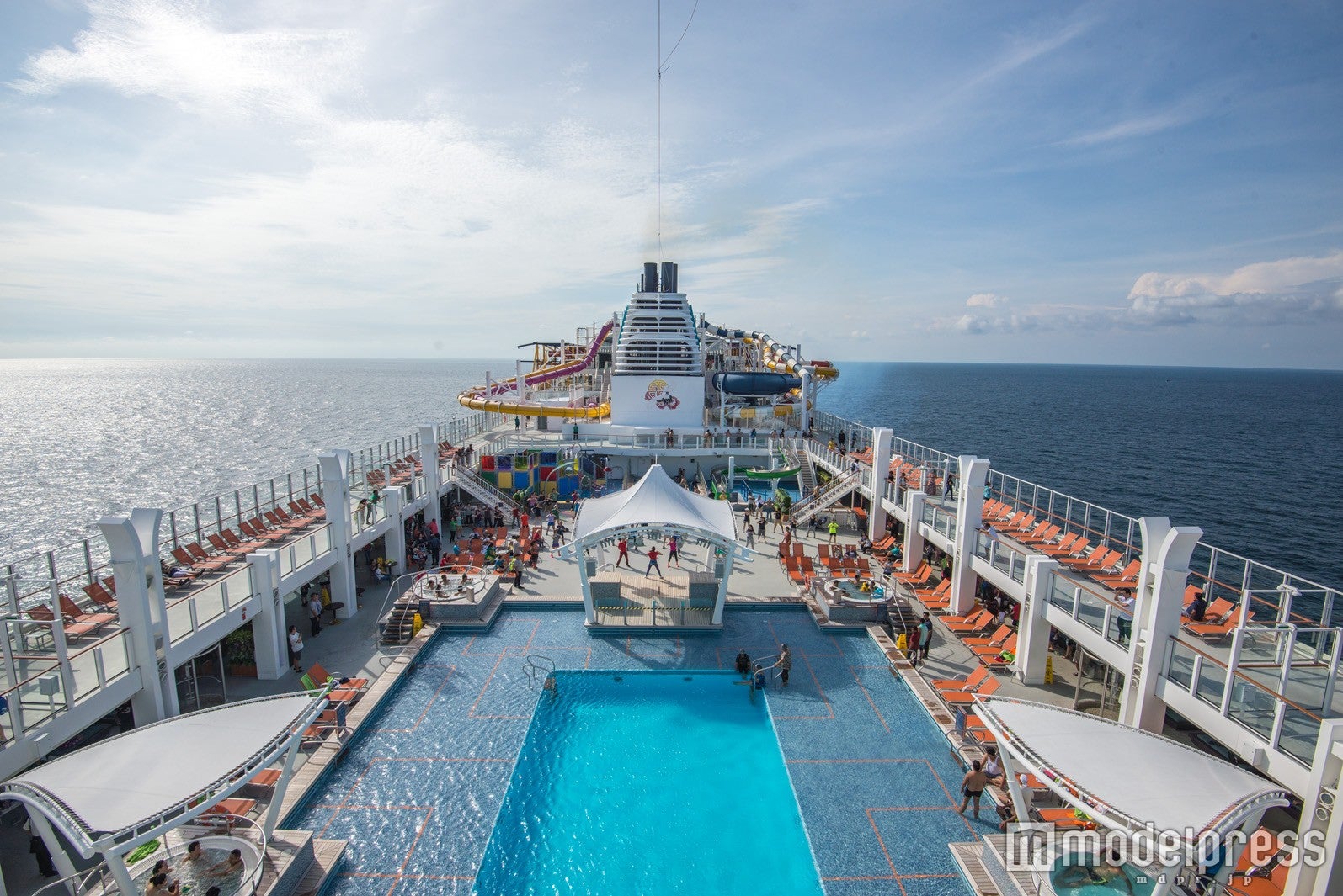 メインデッキ （C）モデルプレス