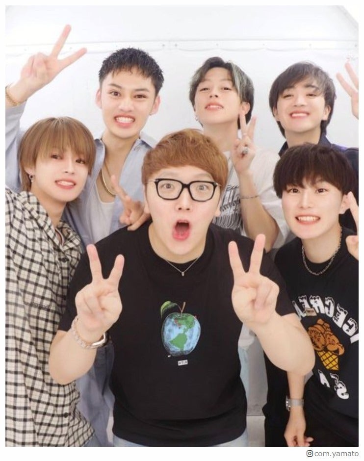 コムドット、ヒカキンと“聖地巡礼”プリクラ公開に「神コラボ」「豪華すぎる」と反響