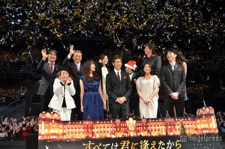 映画「すべては君に逢えたから」ジャパンプレミア（上段左から）本木克英監督、小林稔侍、大塚寧々、山崎竜太郎、時任三郎、JUJU（下段左から）倍賞千恵子、高梨臨、玉木宏、木村文乃、東出昌大