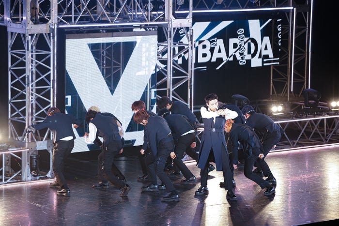 「INI COMEBACK SHOW」(C)LAPONE ENTERTAINMENT