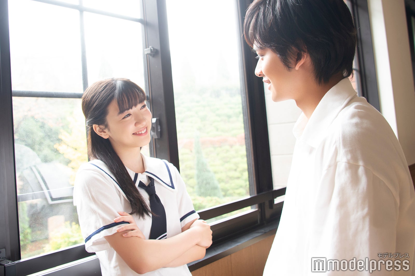 話すほどに共通点が見つかる永野芽郁（左）と北村匠海（右）（C）モデルプレス