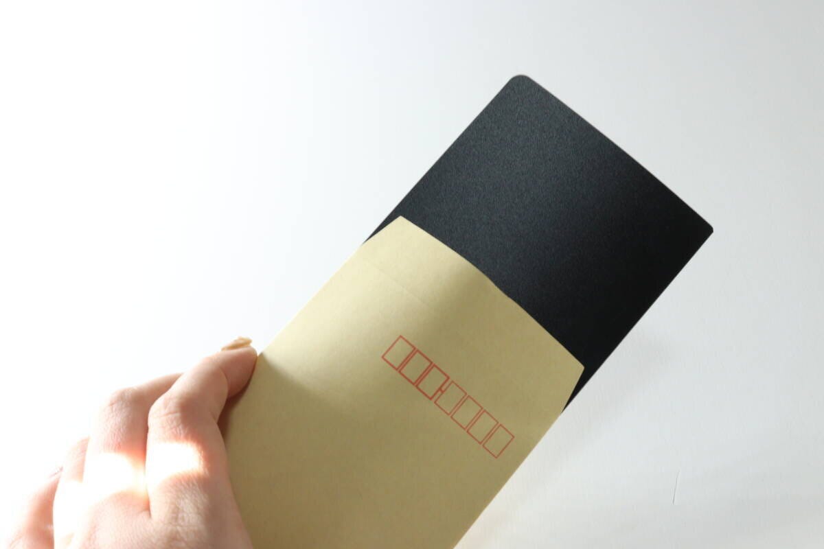 長4封筒に入るホルダー(5枚) サイズ感 長4封筒に入るホルダー(5枚) サイズ感