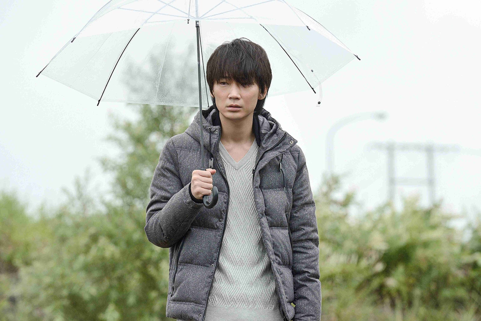 綾野剛／映画『影裏』より（C）2020「影裏」製作委員会（配給：ソニー・ミュージックエンターテイメント）