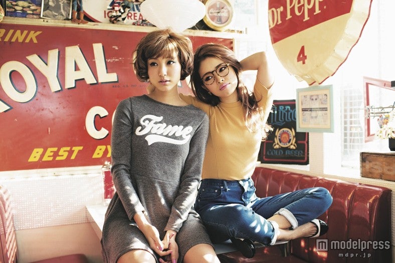 春らしいリラックスしたカジュアルスタイル／モデル：izu、尾崎紗代子