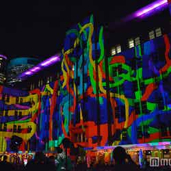 オーストラリア現代美術館もカラフルに染まる(C)モデルプレス