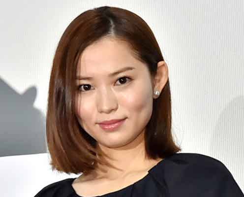 市川由衣、黒のミニワンピで大人の色気 14歳デビュー時を懐かしむ