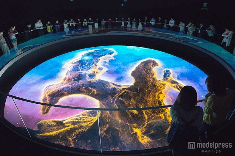 138億年前の宇宙の誕生を色鮮やかに描く 「宇宙兄弟」とのコラボ展示も