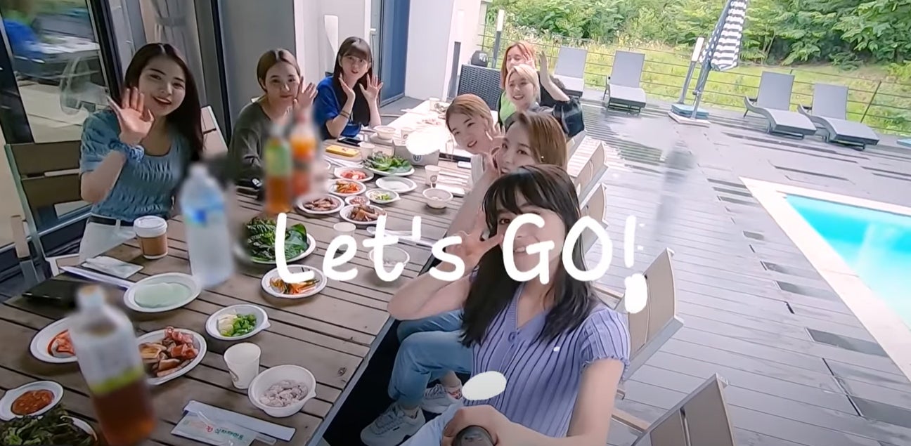 NiziU、夏休み満喫動画に「オフ感最高」「仲良しで可愛い」の声 ミイヒは「学校で日本に」