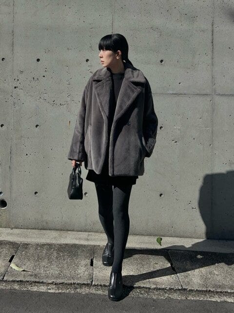 ボアブルゾンコーデ 2025冬大人女性グレーボアブルゾンコーデ