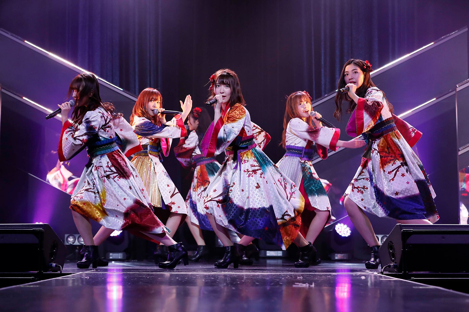 HKT48ひまわり組「誘惑のガーター」公演（C）AKS