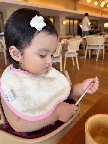 アレクサンダー、ホテルの離乳食を楽しむ次女・グーちゃん披露「いつも完食してました」