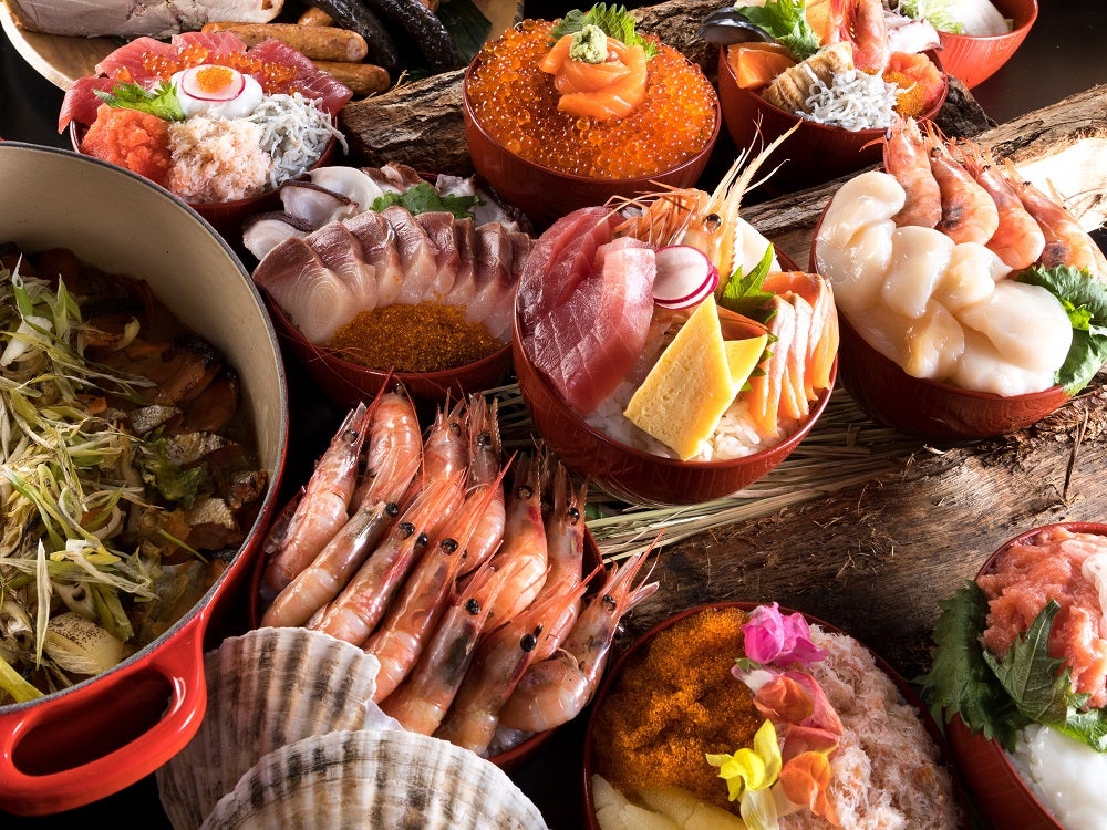 インフィニティ風呂＆豪華ブッフェが目玉！北海道の温泉ホテル「函館湯の川温泉 海と灯」