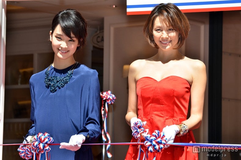 （左より）剛力彩芽、米倉涼子