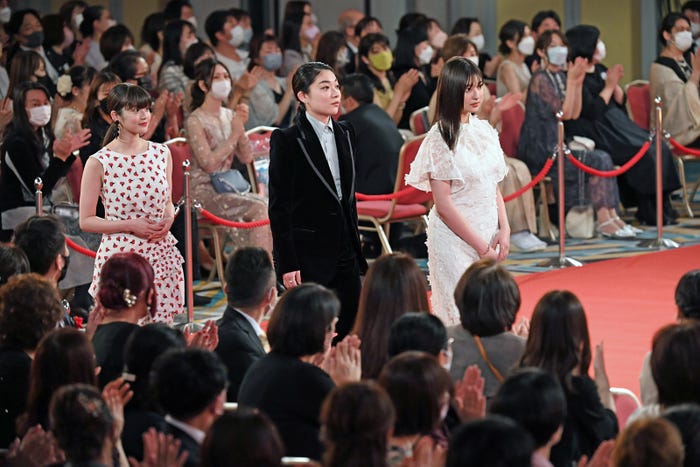 今田美桜、三浦透子、吉川愛(C)東京写真記者協会