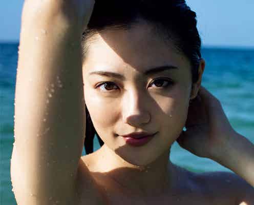 「ルパパト」奥山かずさ、美バスト際立つバンドゥビキニ姿披露