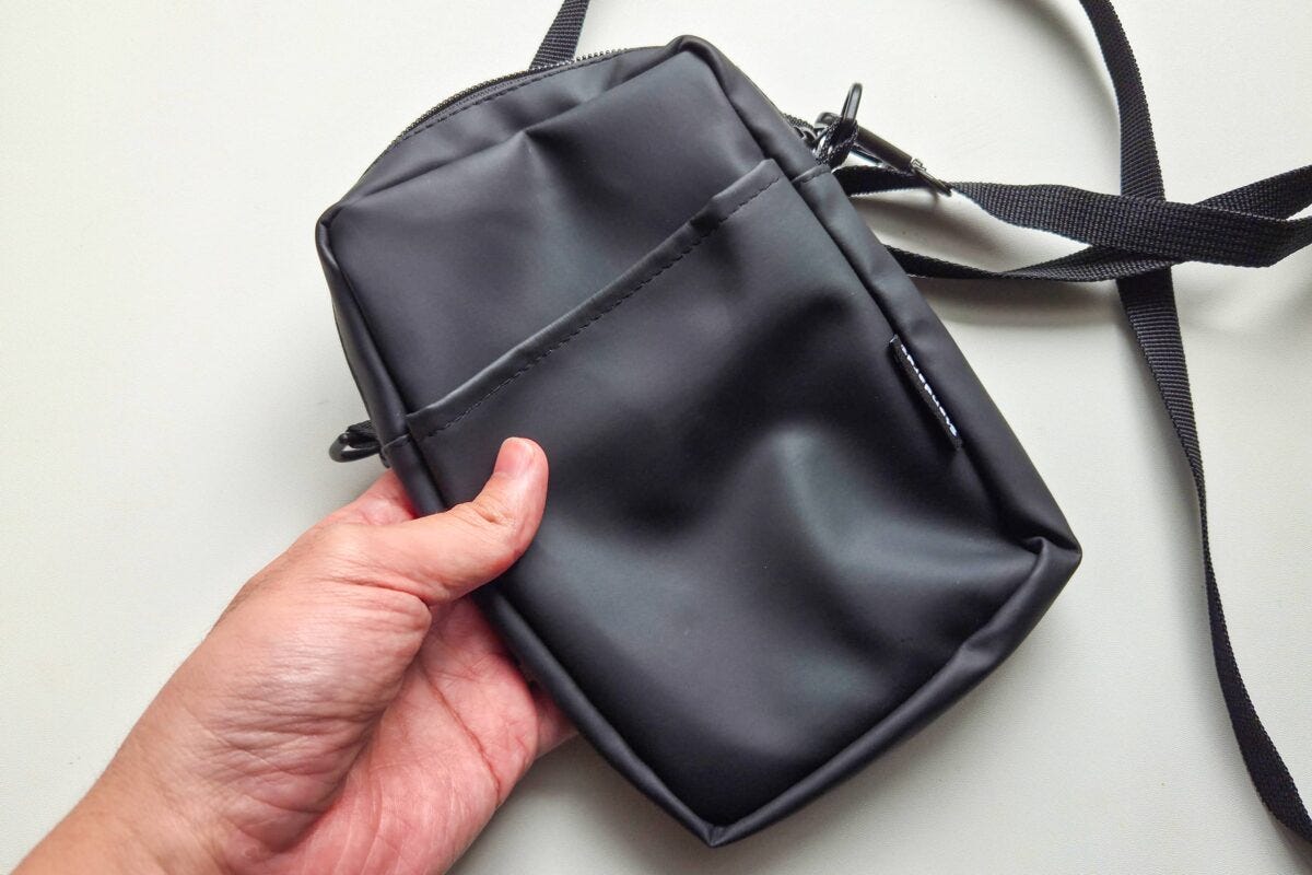 フェイクレザースマホショルダーバッグ