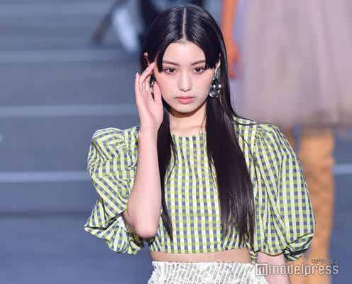 鶴嶋乃愛、美背中&美ウエストチラリ スパンコールで輝き放つ<TGC フェス 山梨 2022>