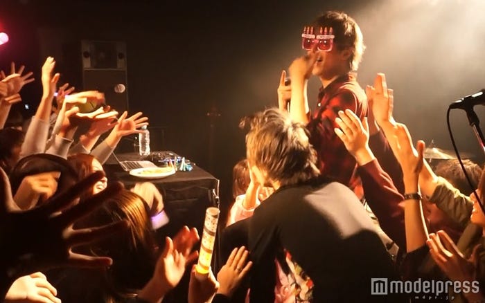 DJ GON!を初披露した鈴木勤のバースデーイベント「すずきごんの誕生日会っぽいの」