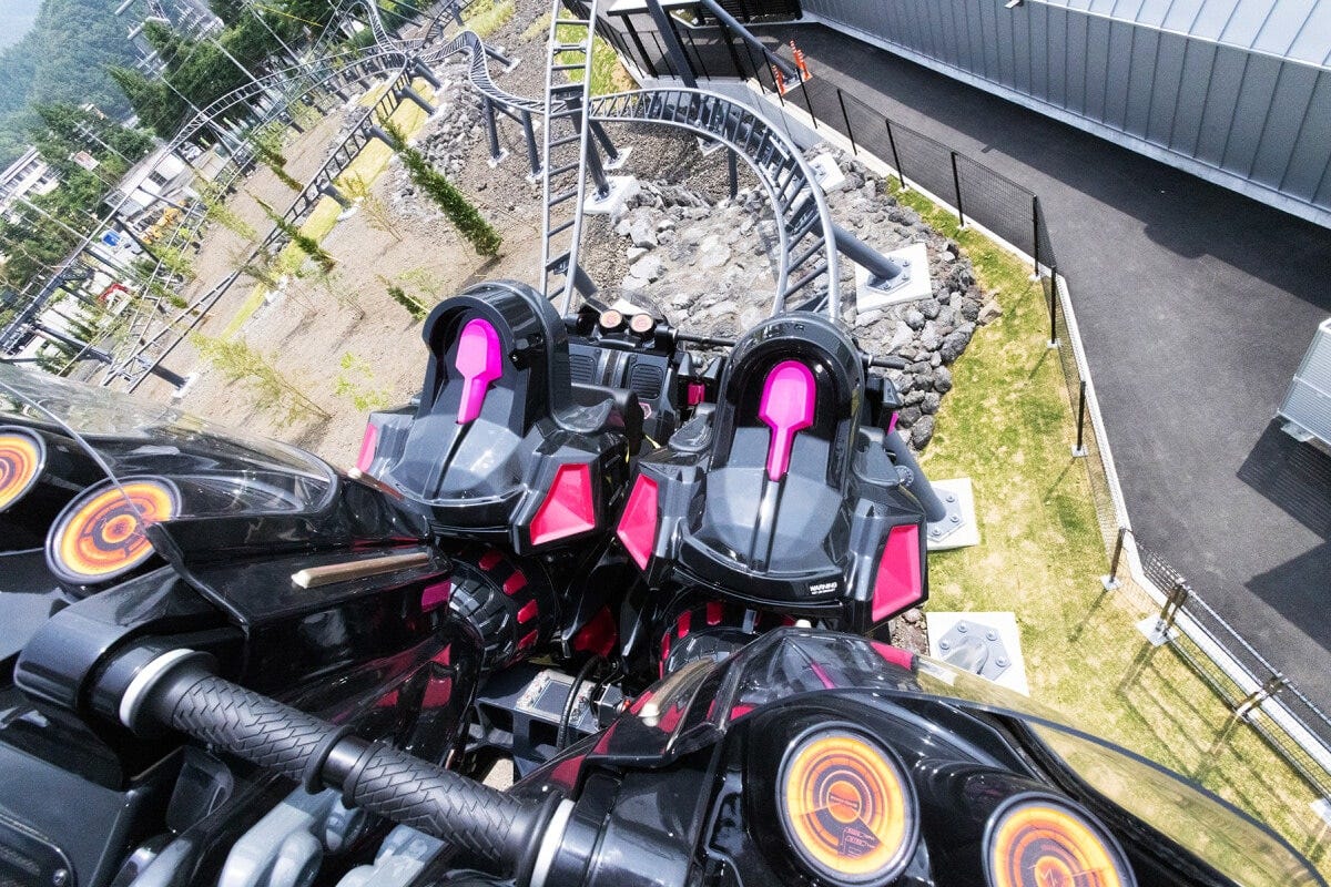 適度な落下やひねりが何度かあります