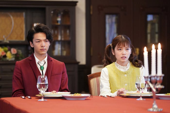 中村倫也、小芝風花/「美食探偵 明智五郎」第2話より(C)日本テレビ
