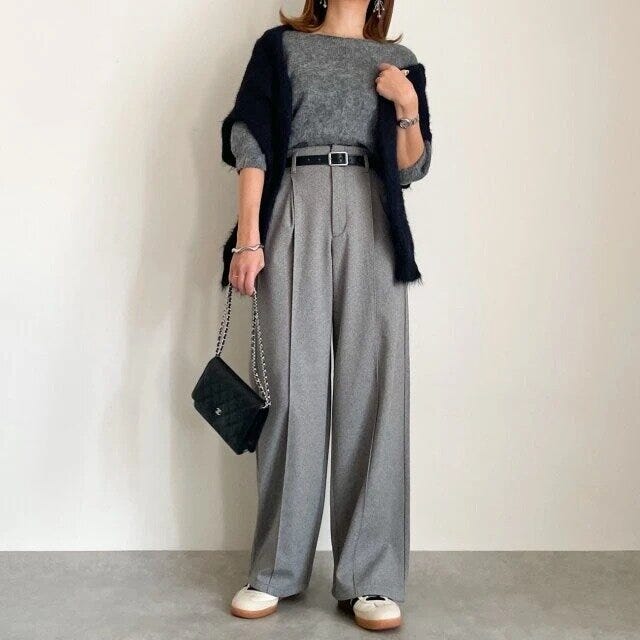 グレーワントーンコーデ アディダスSamba大人女性おすすめグレーワントーンコーデ