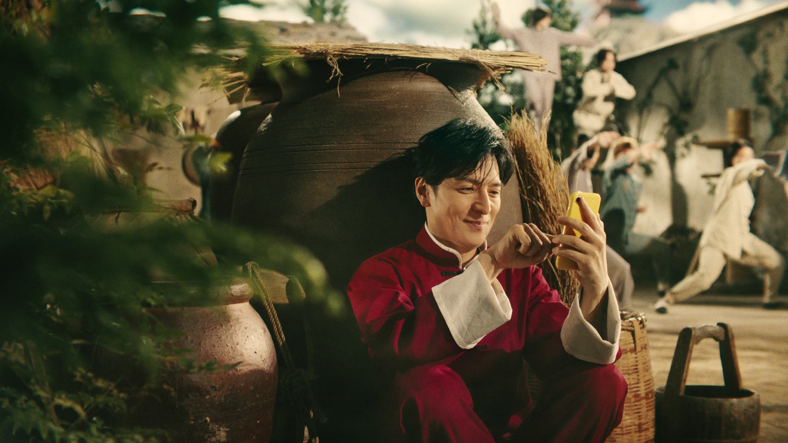 生田斗真／新CM「ヒッパリー・カンカン～師匠と弟子～」篇より（提供写真）