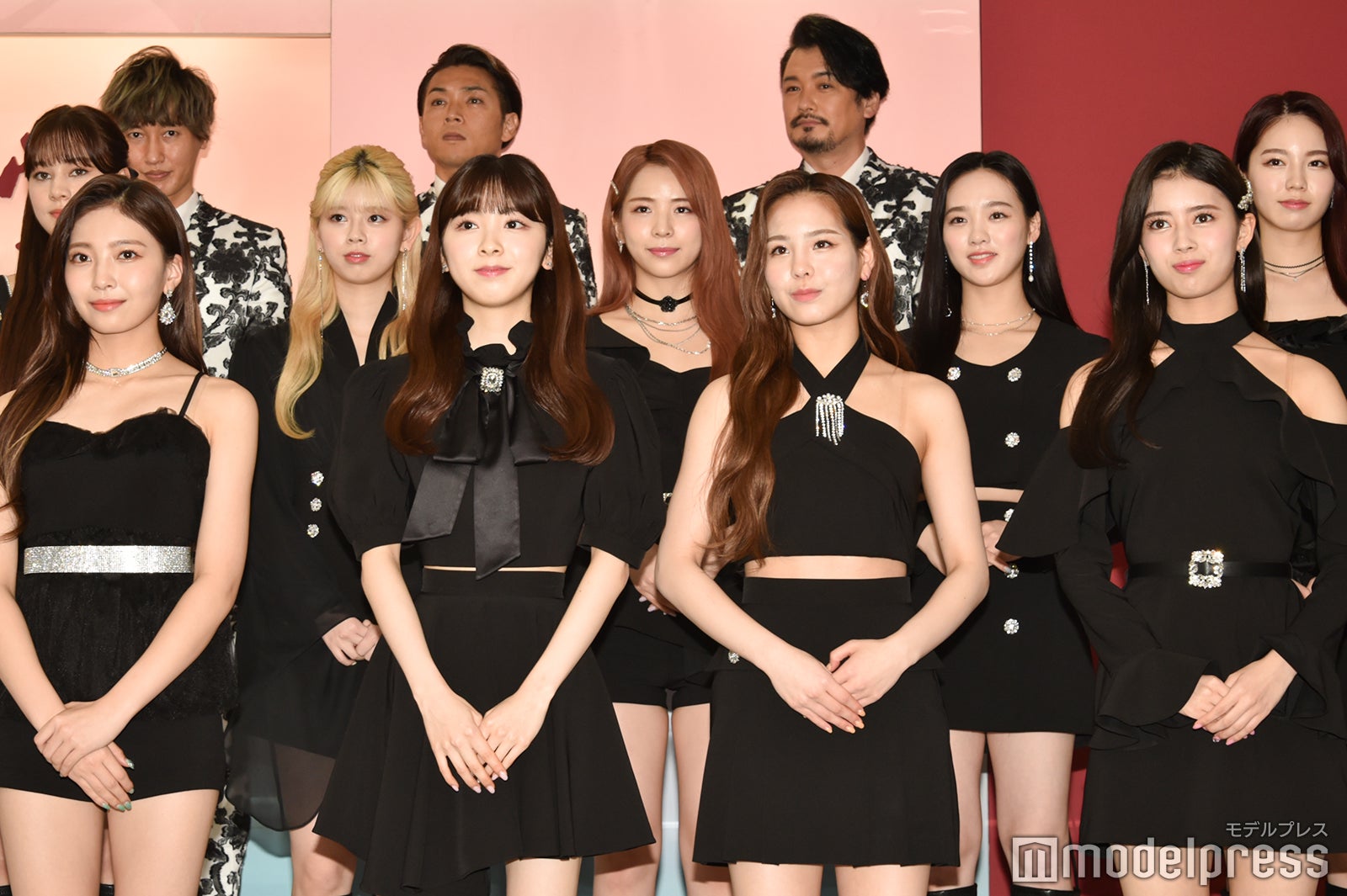 NiziU／（後列）NINA、RIKU、MAYA、RIO、AYAKA（前列）MAYUKA、MIIHI、MAKO、RIMA （C）モデルプレス